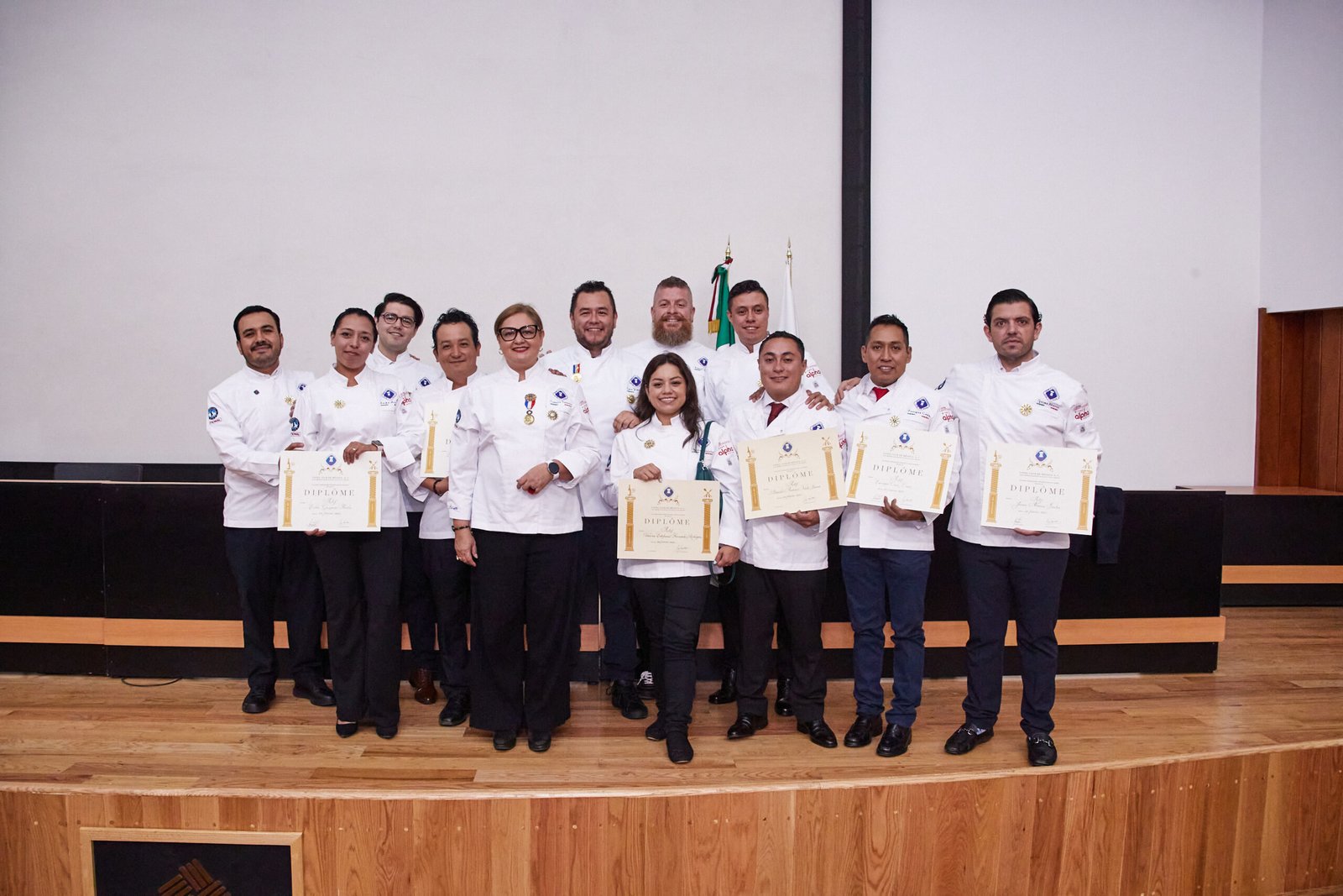 2025.02.28 FOTO DIPLOMAS SLP